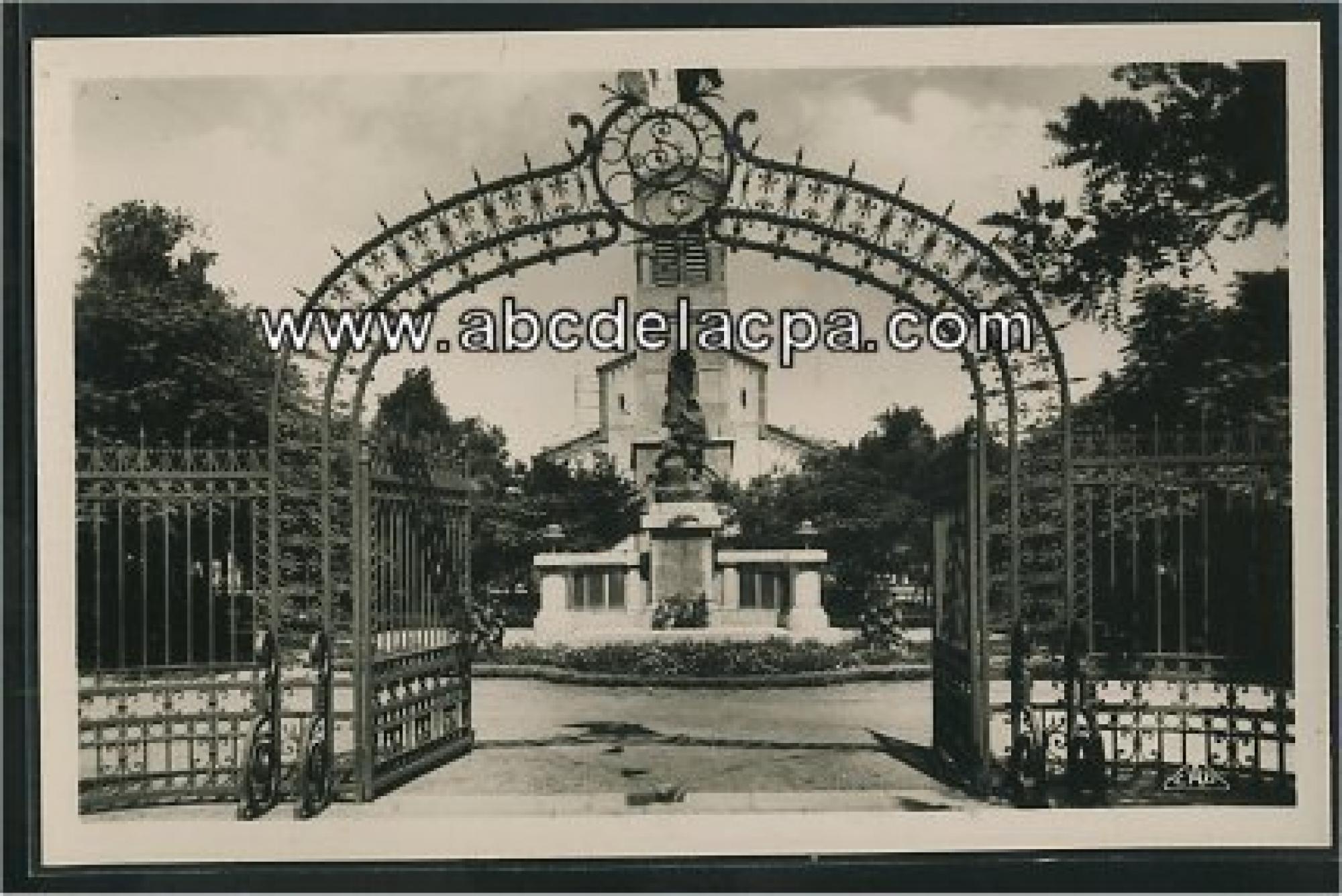 Sétif  - l'eglise et le monument aux morts