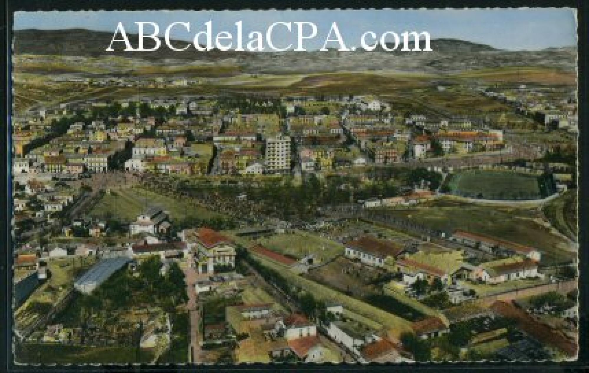 Sétif  - vue aérienne sur le marché arabe, le stade girod et une partie de la ville