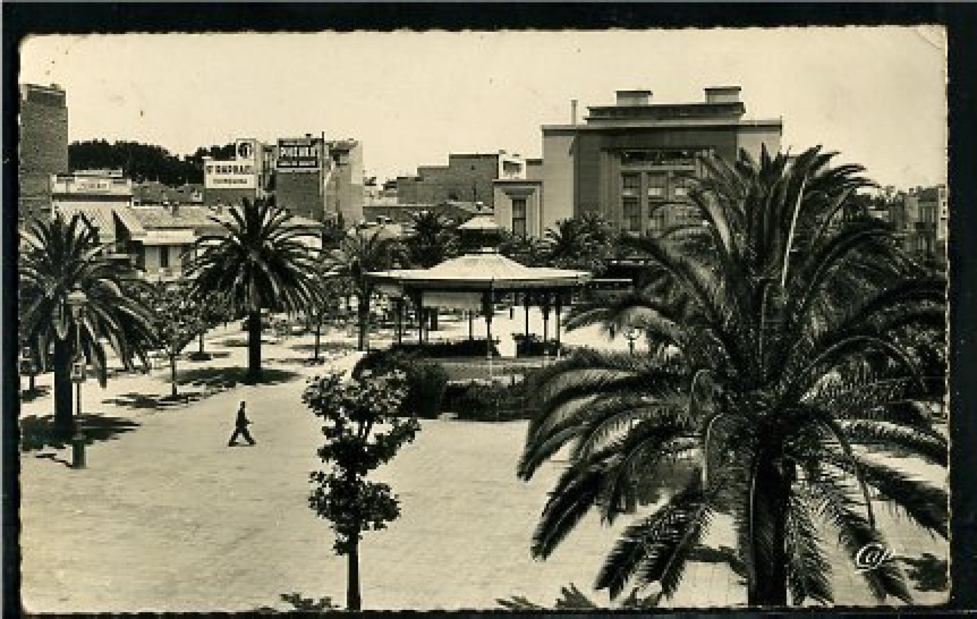 Sidi Bel Abbes  - la place carnot vers le théâtre