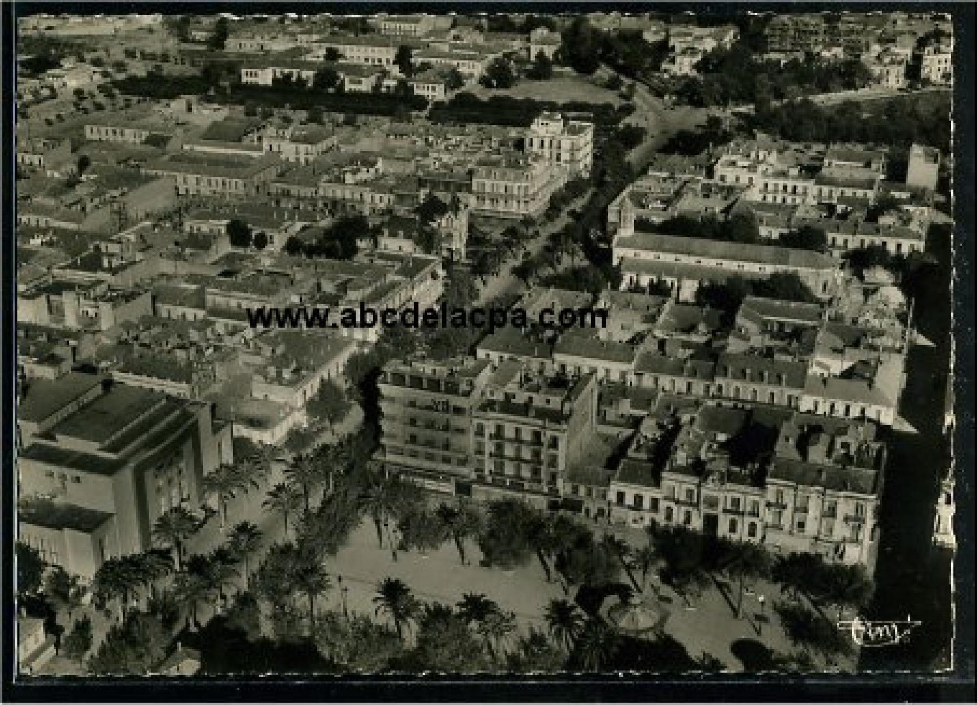 Sidi Bel Abbes  - vue sur la place carnot, le théâtre et l'avenue général rollet