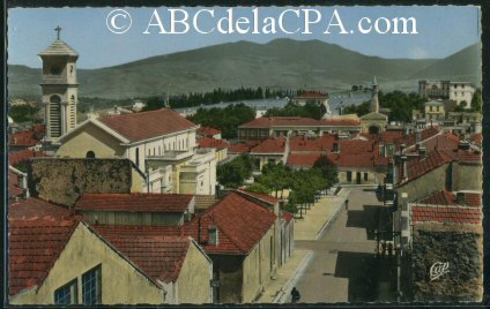 Souk Ahras  - vue sur l'eglise et sur la mosquée