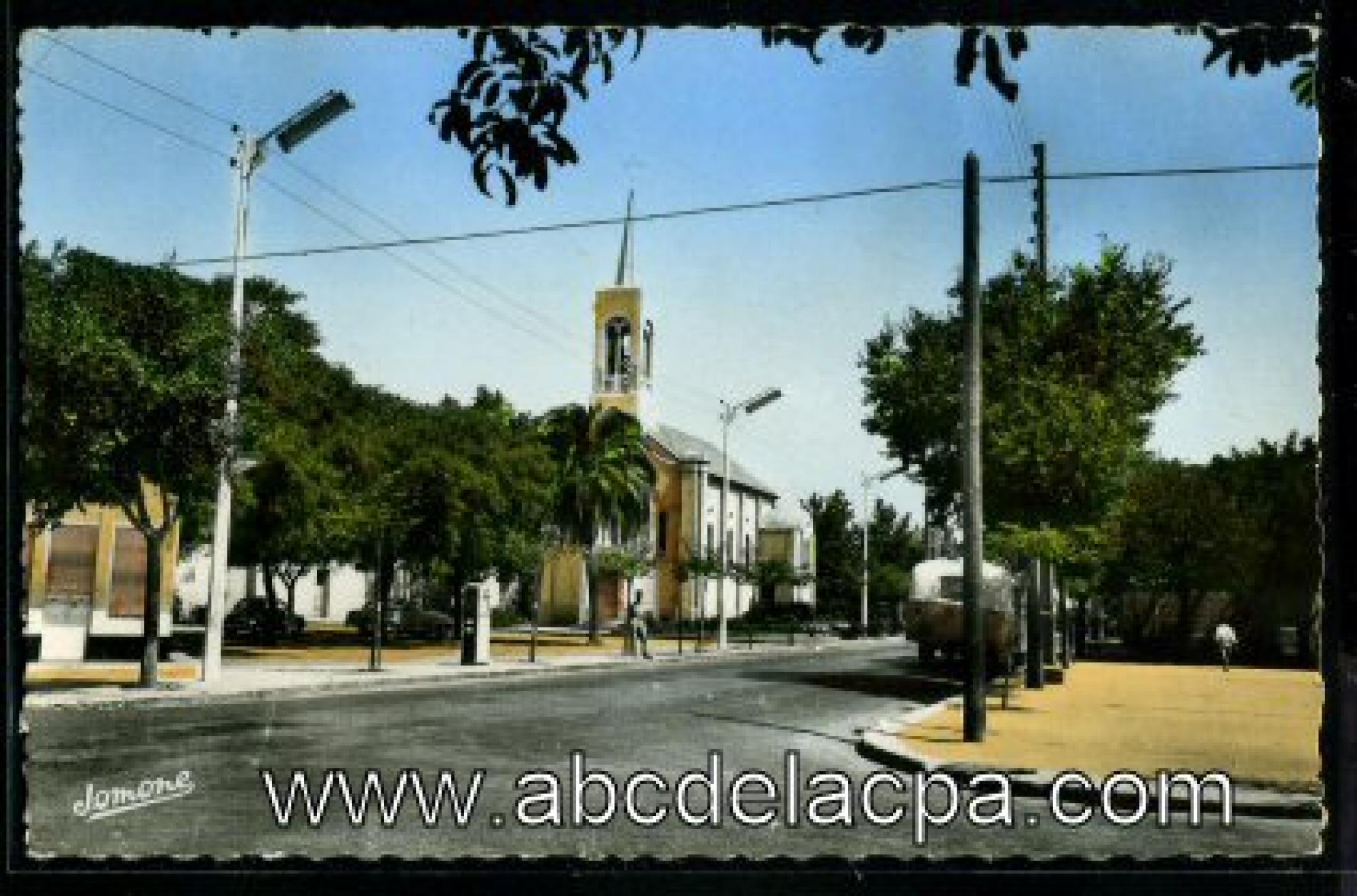 Staouéli  - l'eglise et la route d'alger