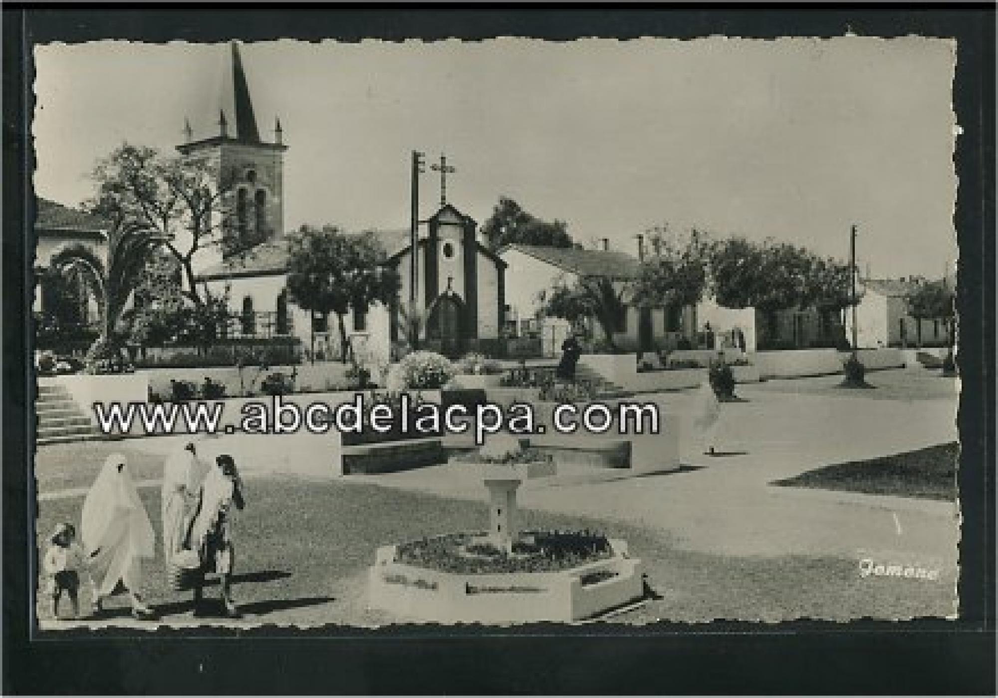 Tipaza  - l'eglise et la mairie