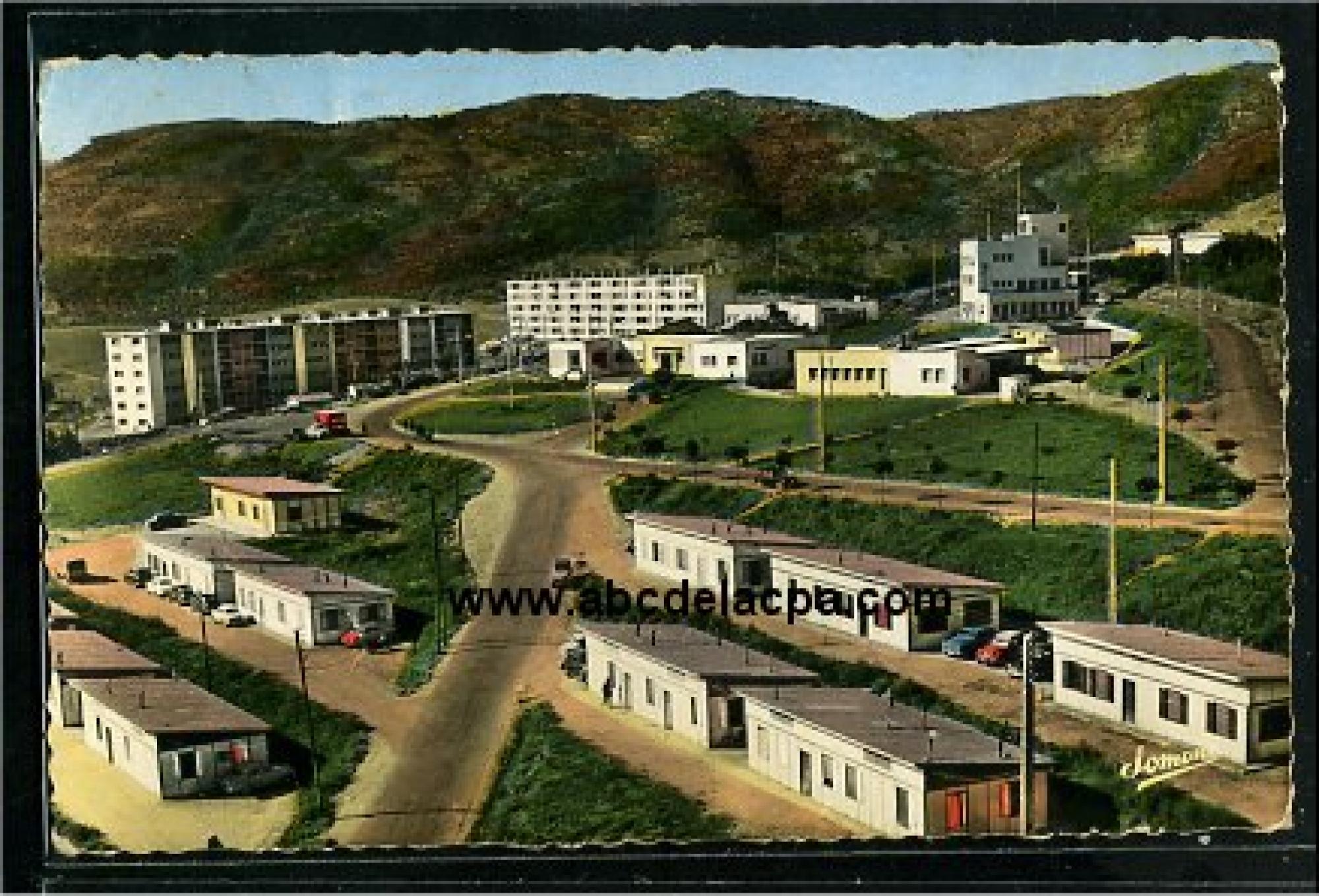 Tizi Ouzou  - la nouvelle préfecture et les hlm - vue prise de l'immeuble 