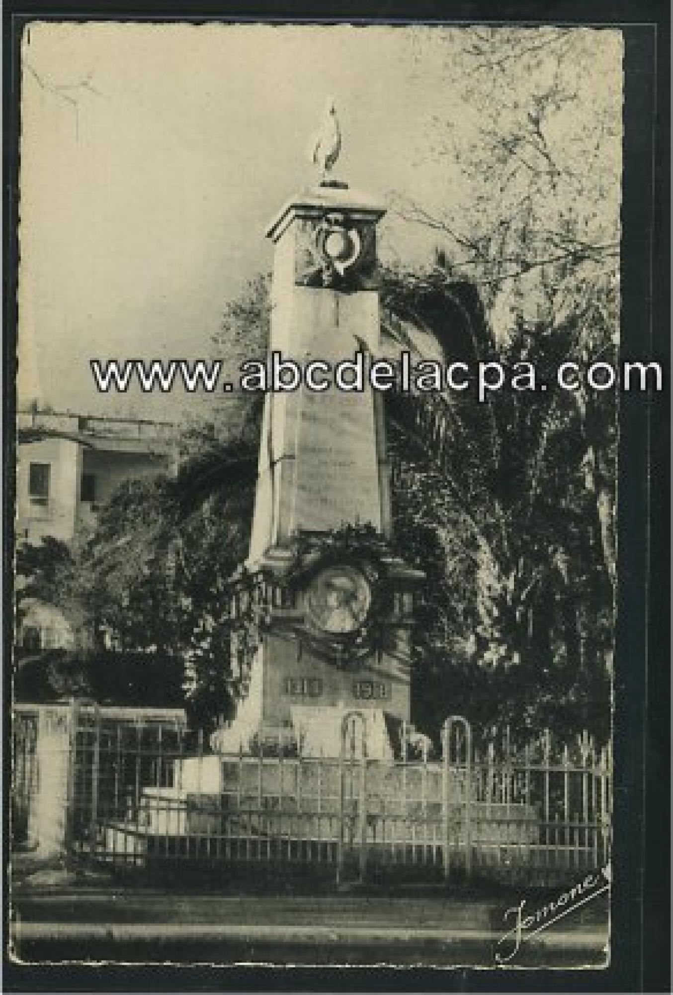 Tizi Ouzou  - le monument aux morts