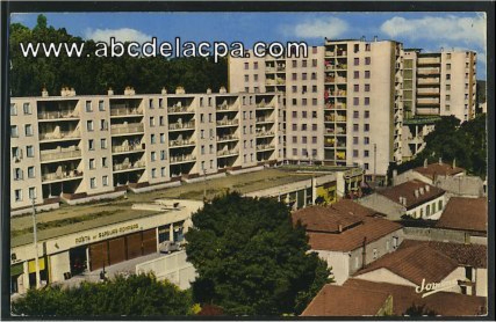 Tizi Ouzou  - groupe de h.l.m. - vue prise de l'immeuble djudjura