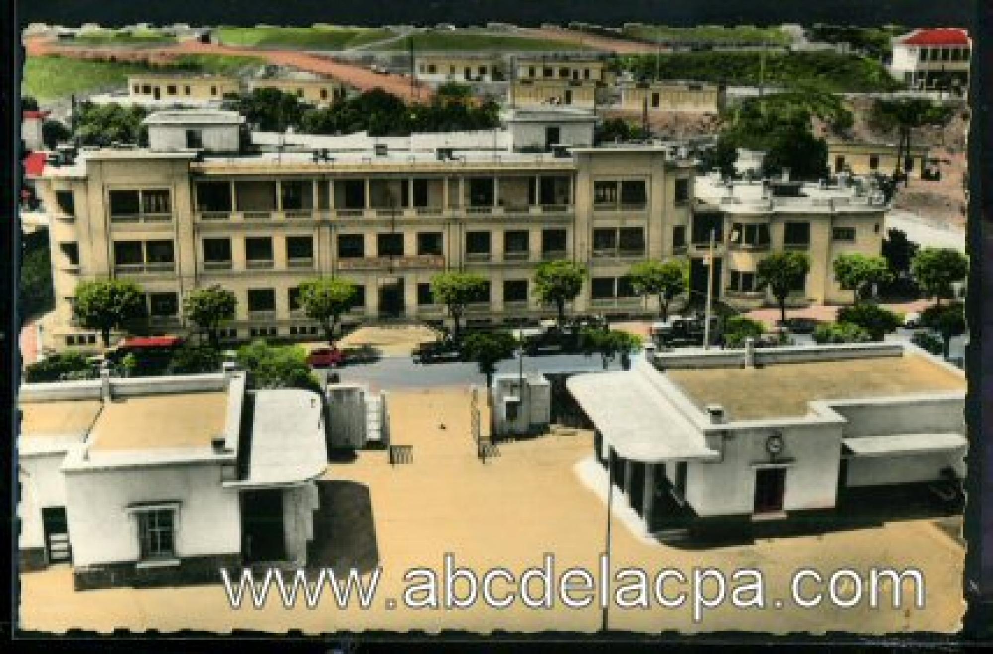 Tizi Ouzou  - gendarmerie nationale et perspective sur les hauteurs