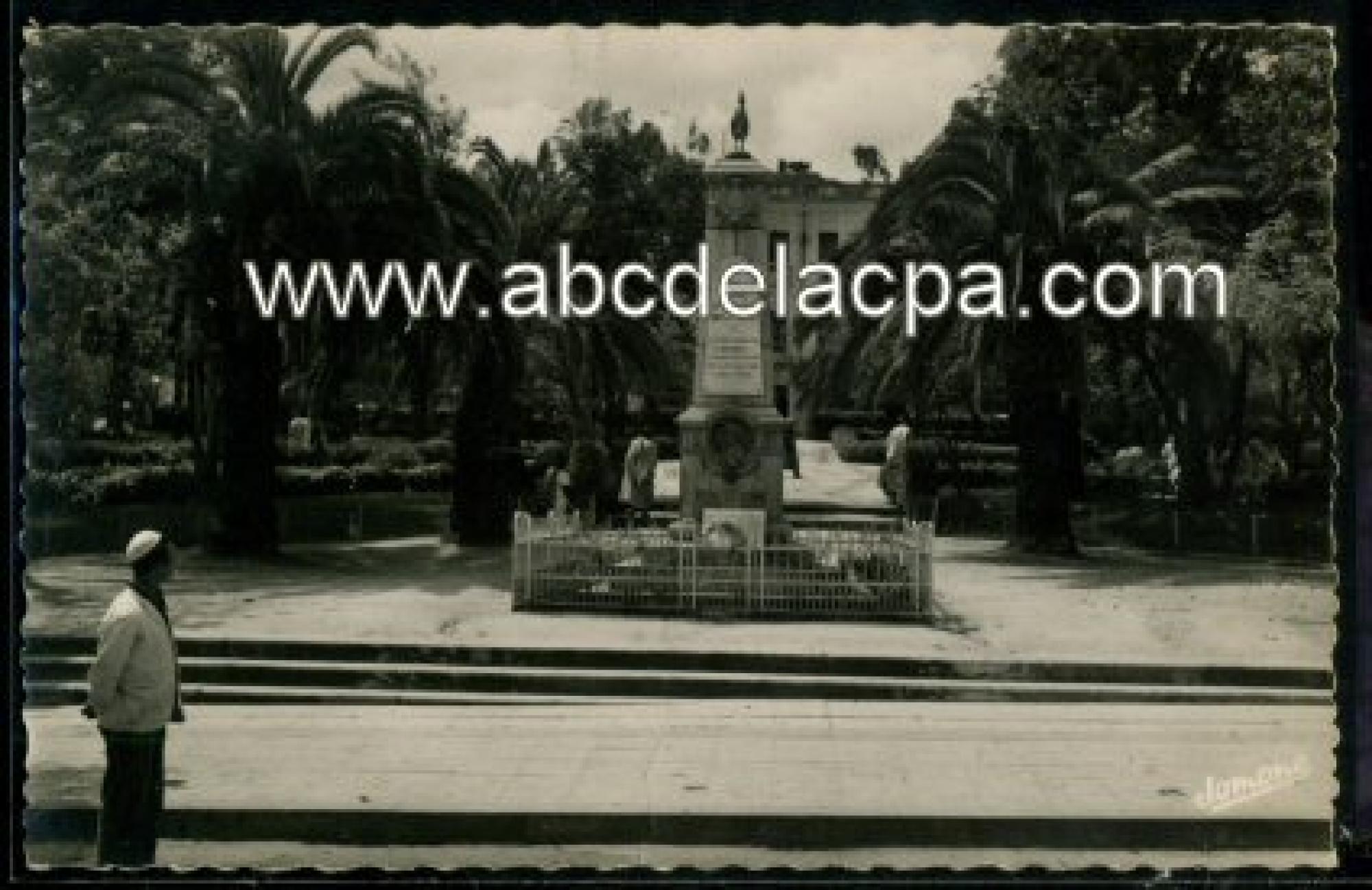 Tizi Ouzou  - le monument aux morts