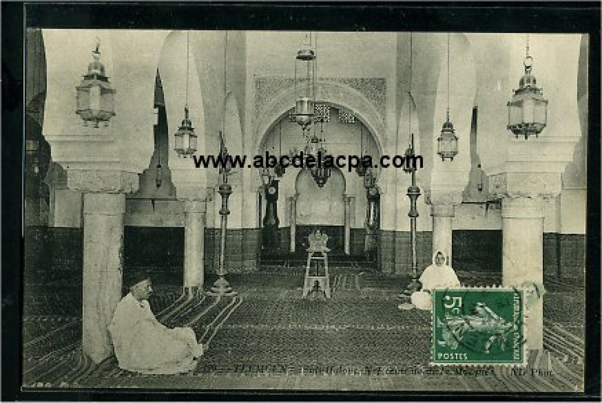 Tlemcen  - sidi haloui - nef centrale de la mosquée