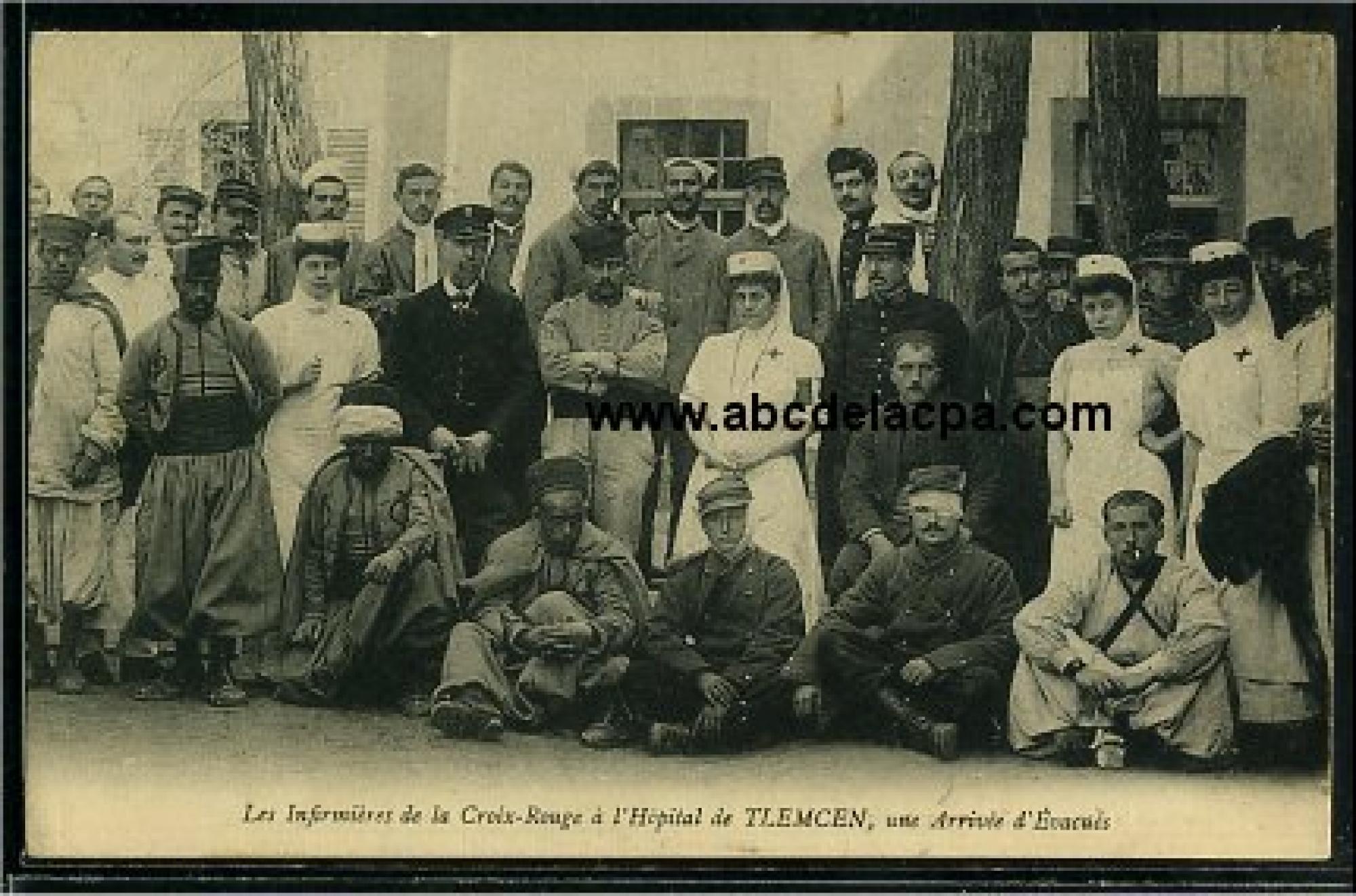 Tlemcen  - les infirmières de la croix rouge à l'hôpital de tlemcen, une arrivée d'évacués