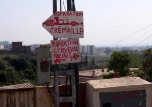 Humour à Alger Panneaux insolites