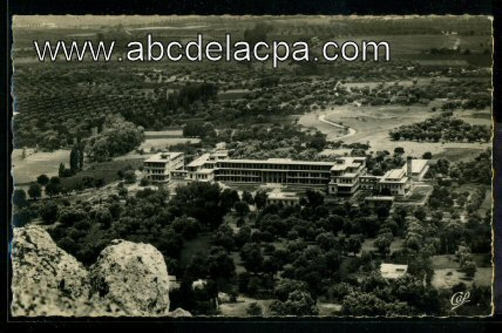 Tlemcen  - vue vers le nouvel hôpital et les ruines de mansourah