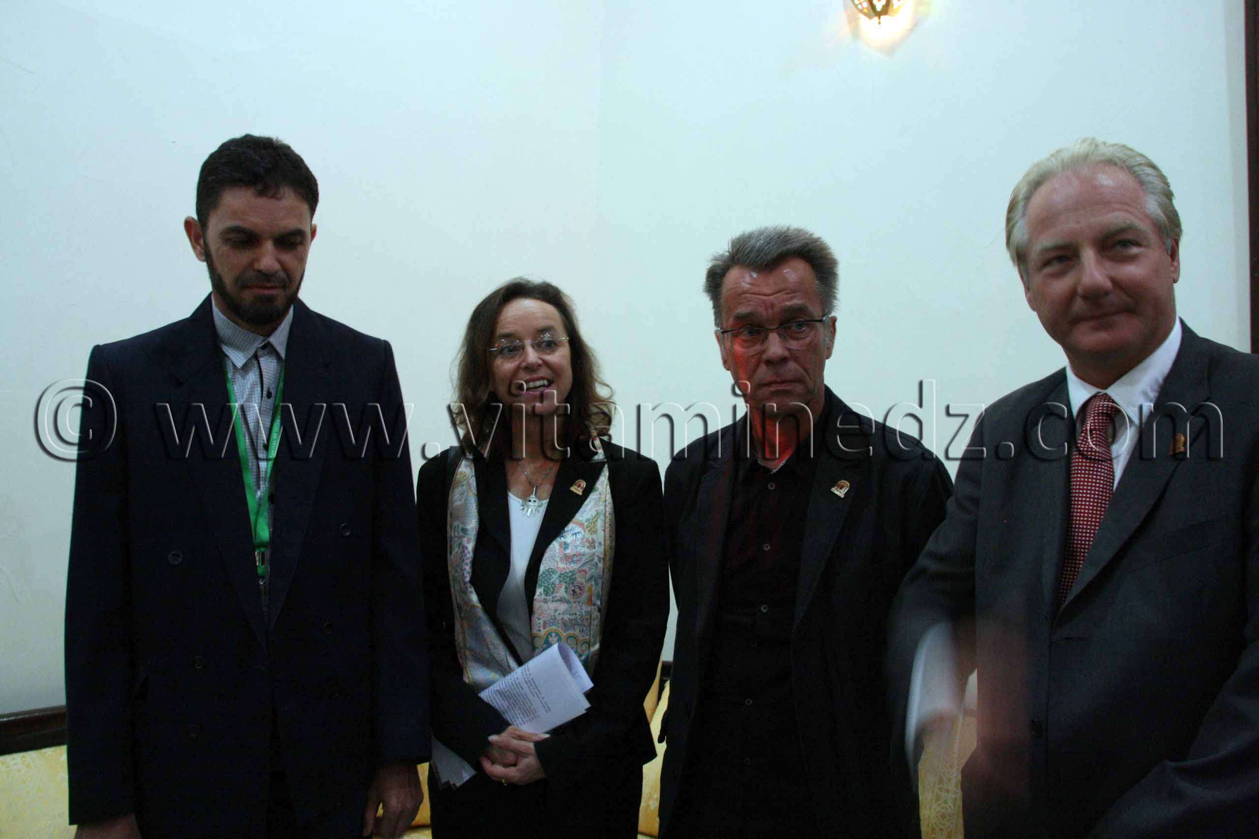 Exposition de photos sur la minorité musulmane en Autriche, par les photographes  Belahouel Moulay Ahmed (Algérie) et Christian Wachter (Autriche) en présence de son excellence Mme Aloisa Wörgetter, ambassadeur d'autriche à Alger