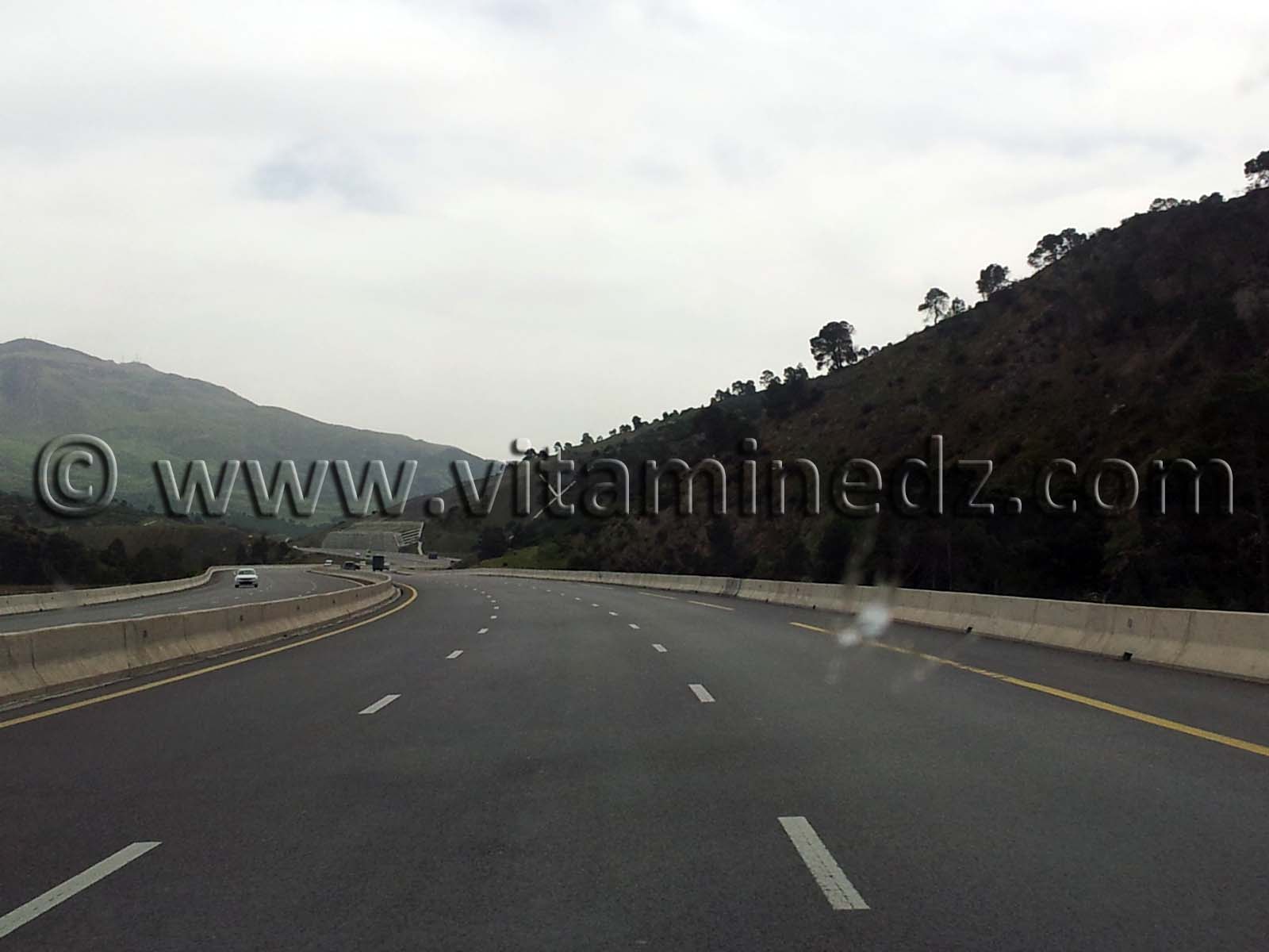 autoroute est ouest Lakhdaria algerie tunnel photo 2013