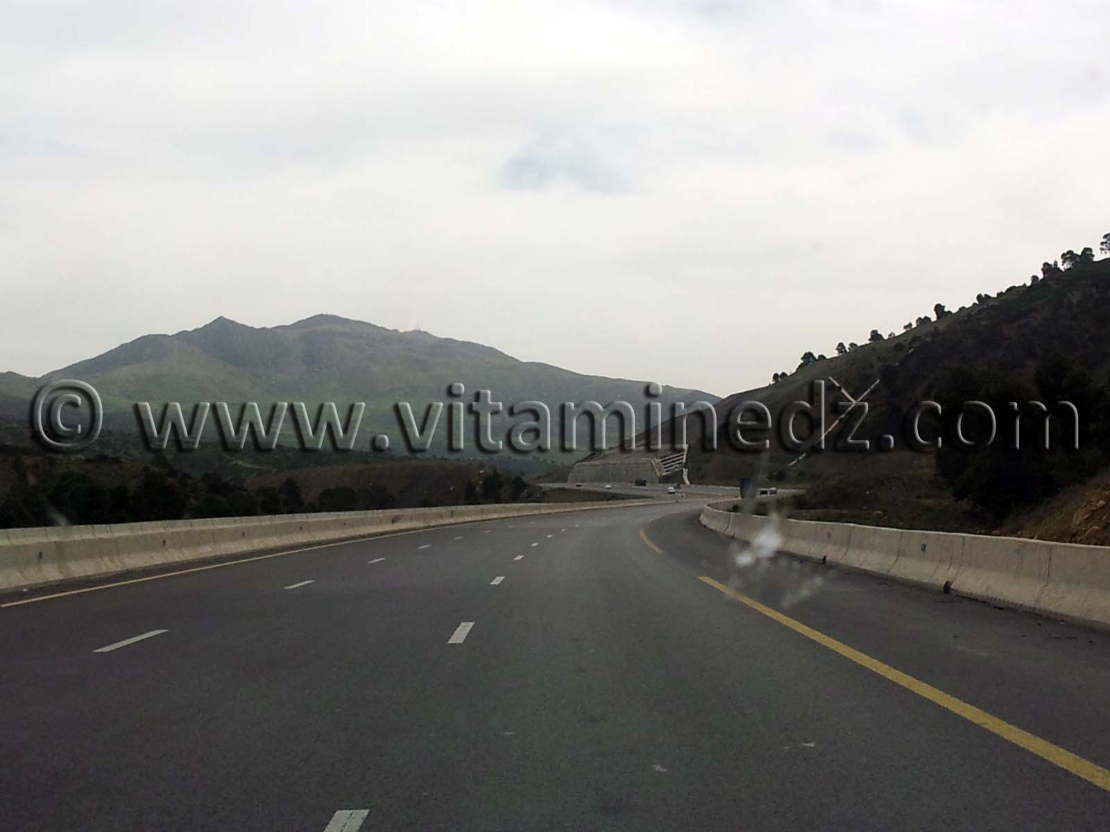 autoroute est ouest Alger Lakhdaria algerie tunnel photo 2013