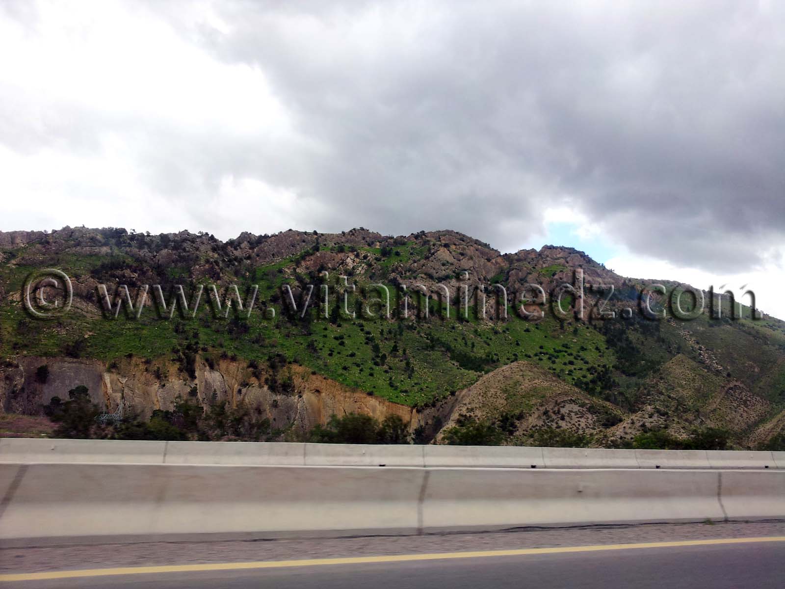 autoroute est ouest Lakhdaria algerie tunnel photo 2013