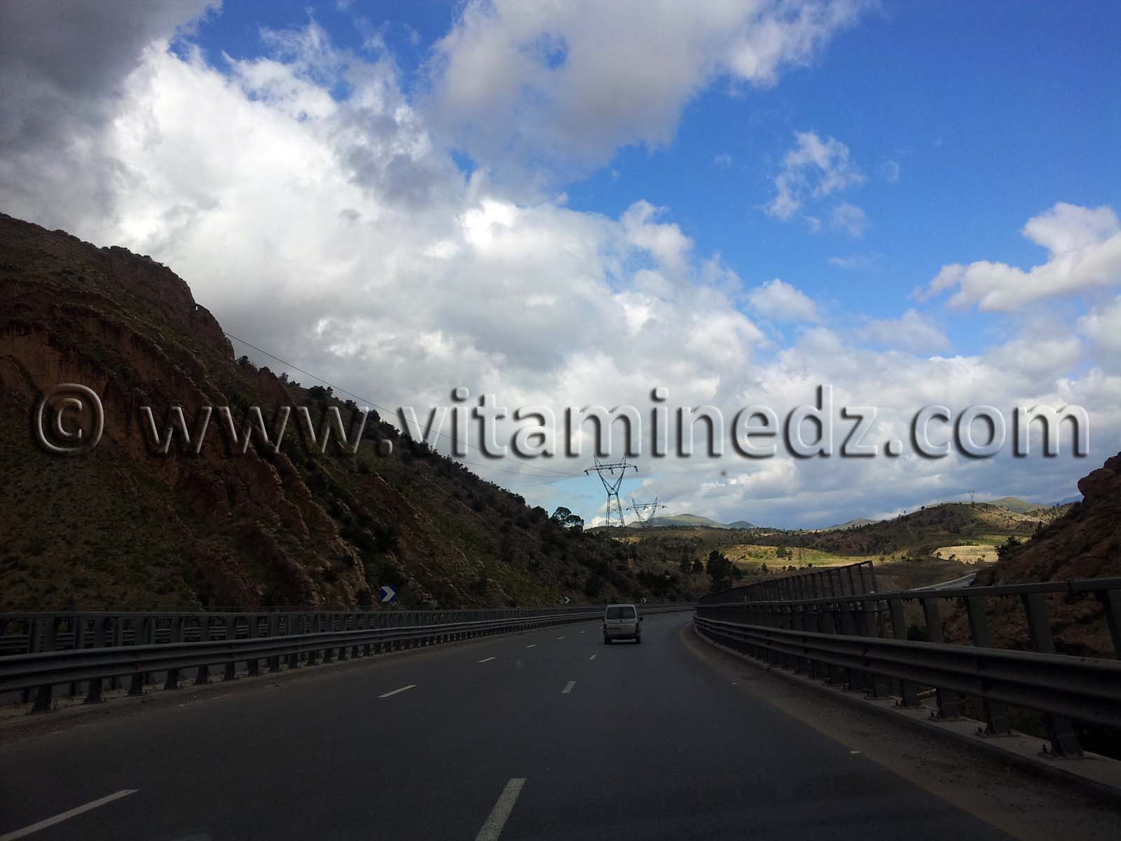 autoroute est ouest Lakhdaria algerie tunnel photo 2013