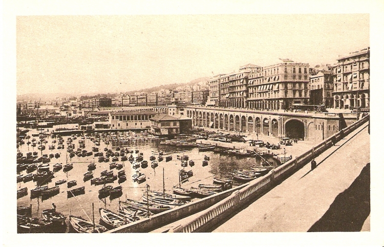 Le port de l'amirauté et le boulevard de france Cartes postales