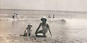 Sur la plage de Tipaza Instants de vie