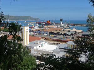 La gare et le port Villes