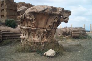 Tête de pilier Vestiges / Ruines