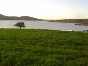 Au bord des eaux de barrage Paysages