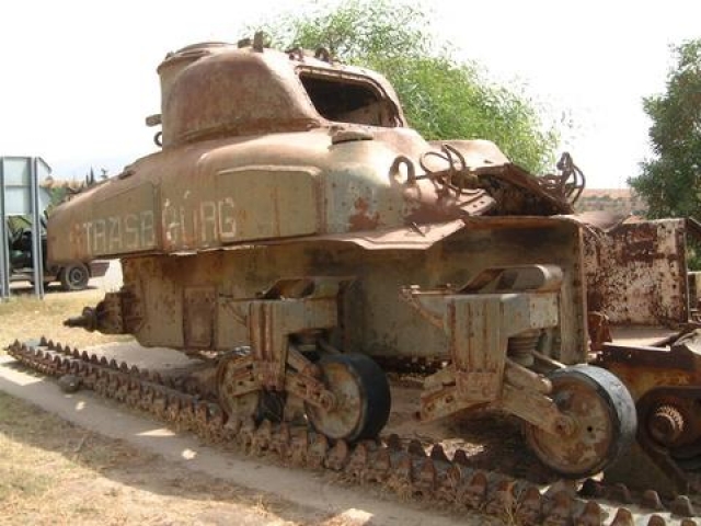Un char  français en algérie Véhicules