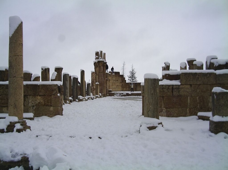 Ruines de la basilique chretienne Vestiges / Ruines