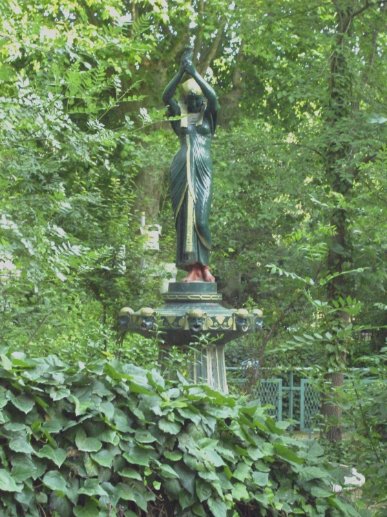 La statue du square de Miliana Sculptures