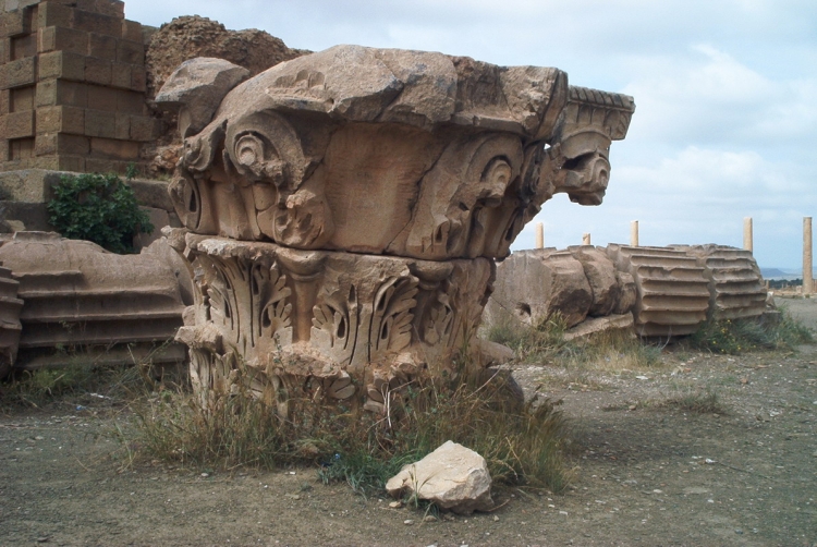 Tête de pilier Vestiges / Ruines
