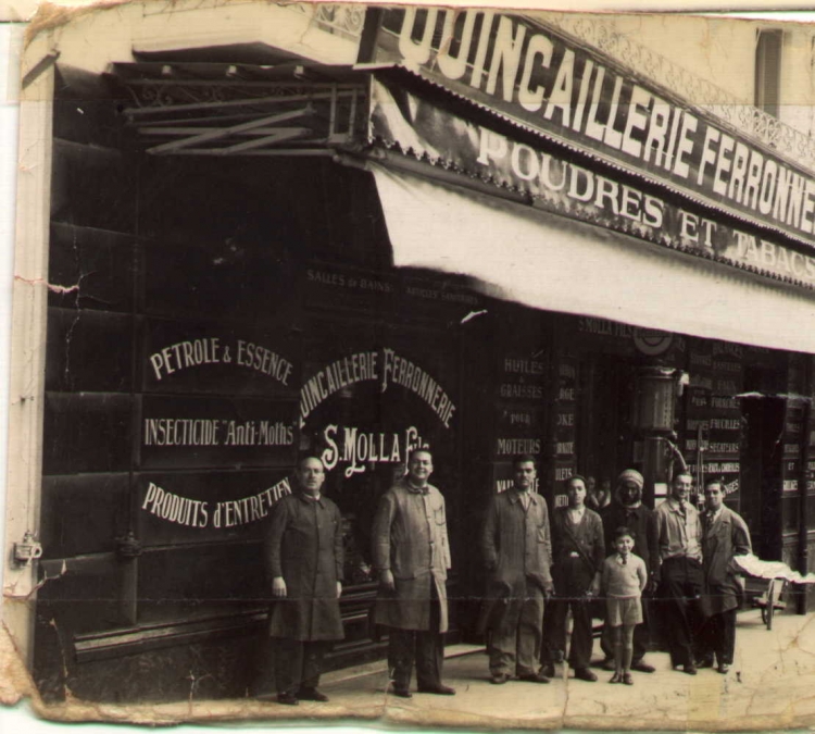 Employés quincaillerie molla Villes