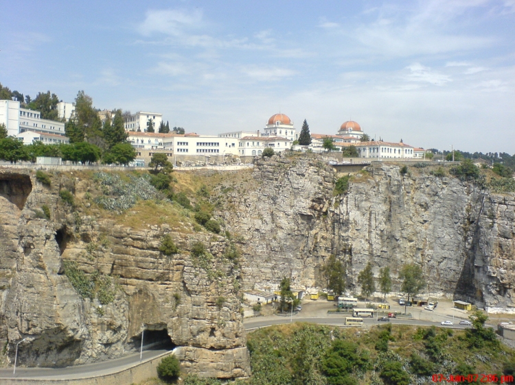 Hopital civil Bâtiments et institutions