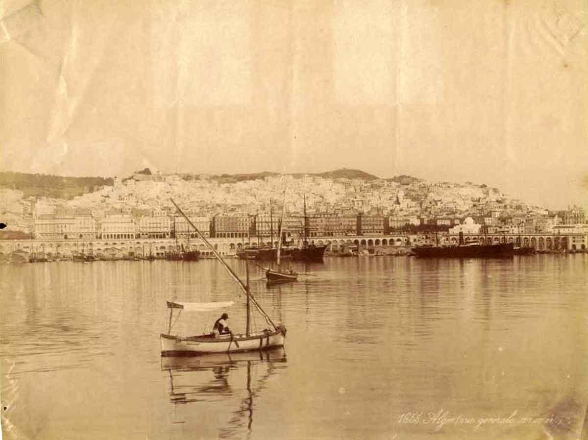 Alger barque port