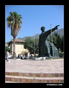 Monument construit à la mémoire du martyre Aissaoui Abdelkader