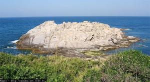 Hajrat El Qabtann, un des îlots de cap de Garde, Annaba