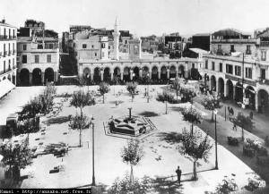 La place d'armes et la mosquée Salah Bey