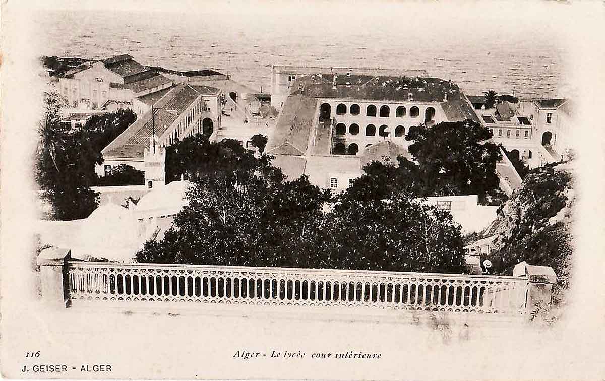 Alger cour lycee
