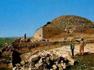 Protection et valorisation des sites archéologique de Tiaret:  Appel pour la sauvegarde des tombeaux d’Ajdar de Frenda