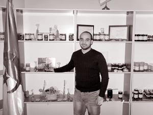 Expérience unique à Blida: miel contre nicotine !