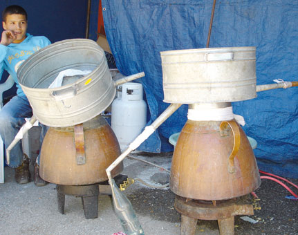 Constantine - Distillation d'eau florales:  Une tradition menacée de disparition