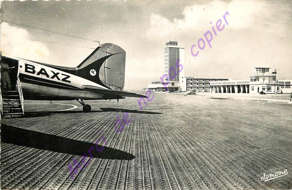 ALGER .  Aérogare de Maison Blanche . L'aire d'atterrissage . Avion BAXZ .