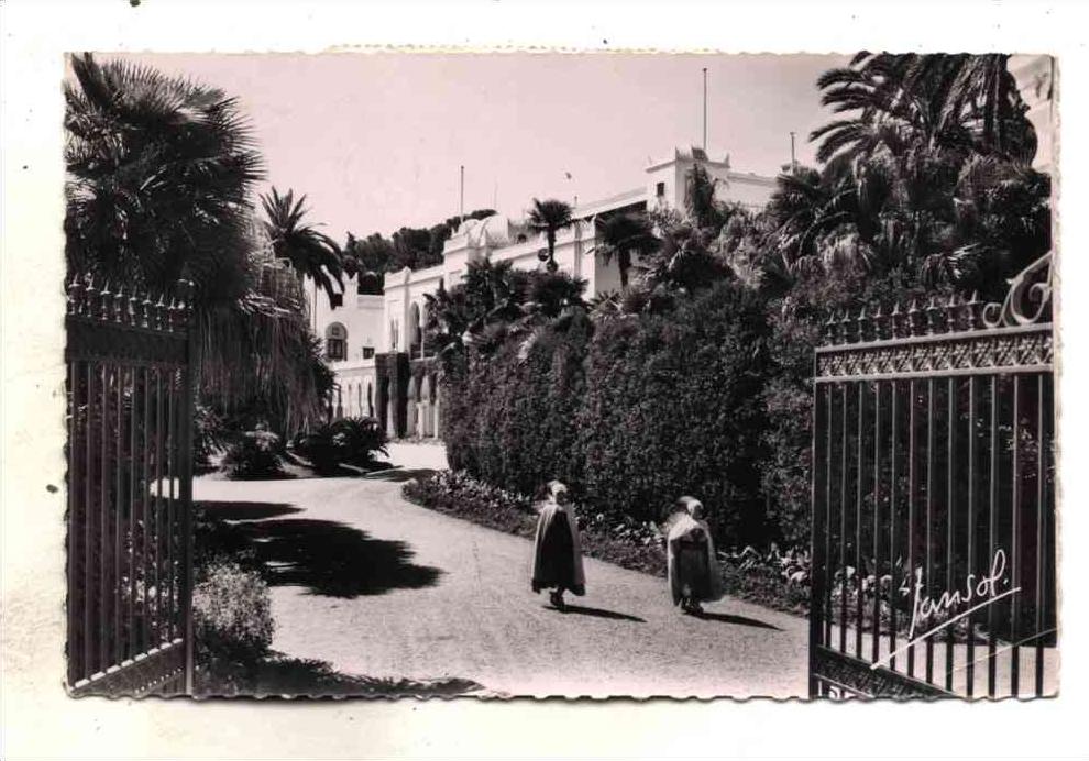 Alger Vue du Palais d ete du Gouverneur avec petite animation dans le cour Vignette Frederic OZANAM Societas A Paulo