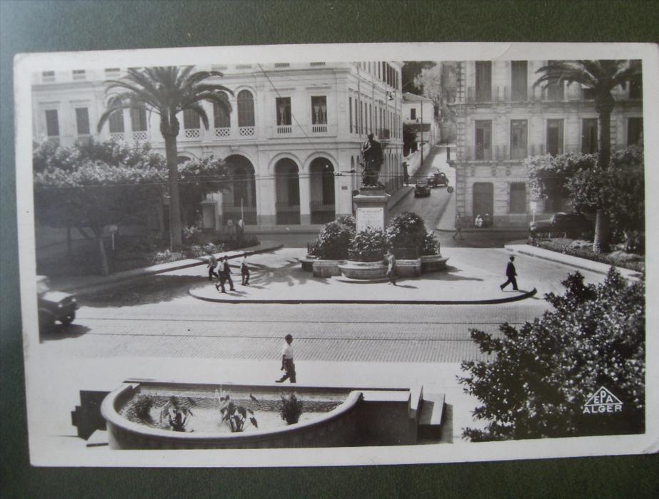 Algérie . Alger . Place Bugeaud (2 Scans)