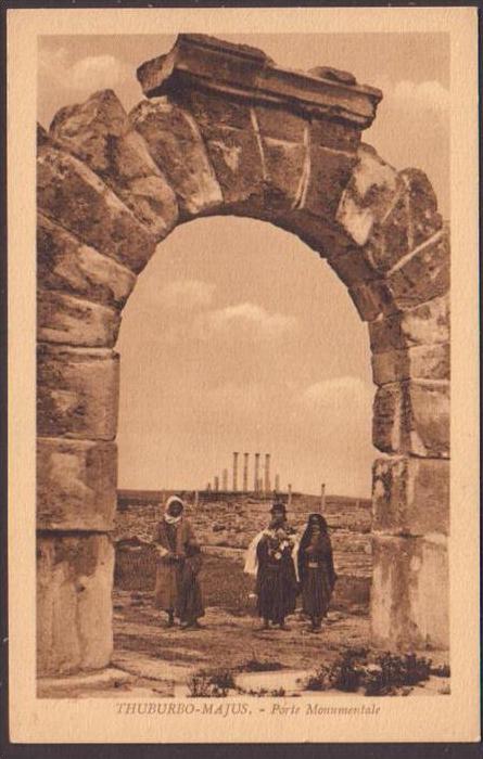 THUBURBO-MAJUS - Porte Monumentale