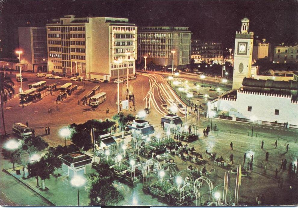 Alger Place des Martyrs la nuit