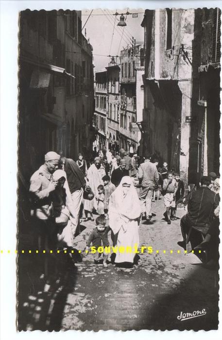 CPSM   ALGERIE  ALGER rue de la Casbah    ** prix fixe **