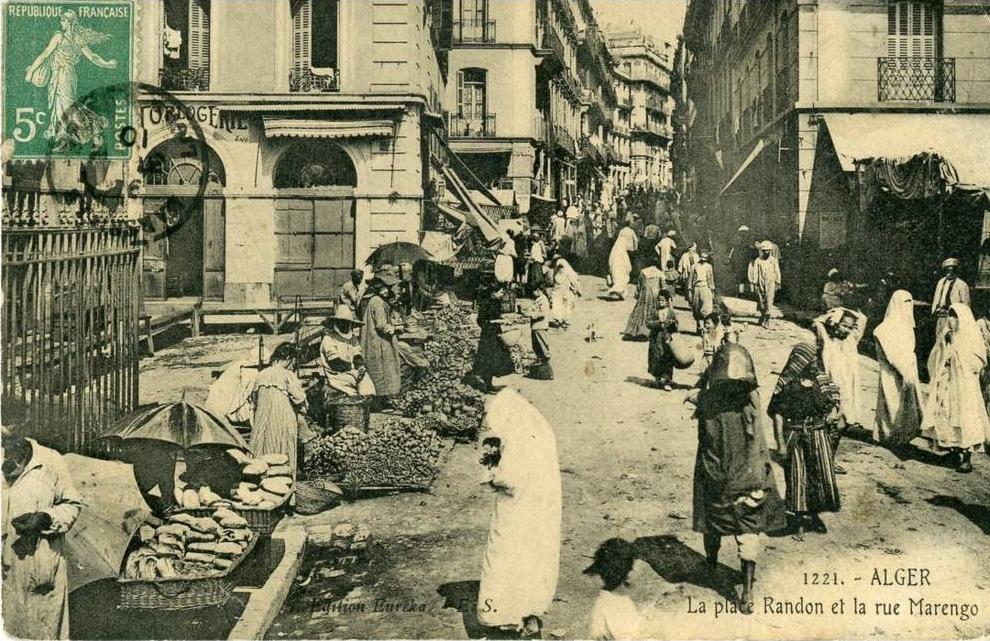 CPA. Alger - La Place Randon et la rue Marengo. Marché.