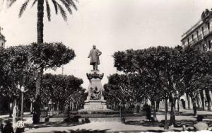 ALGERIE ANNABA BONE - Le Cours Bertagna et la statue Thiers Moto