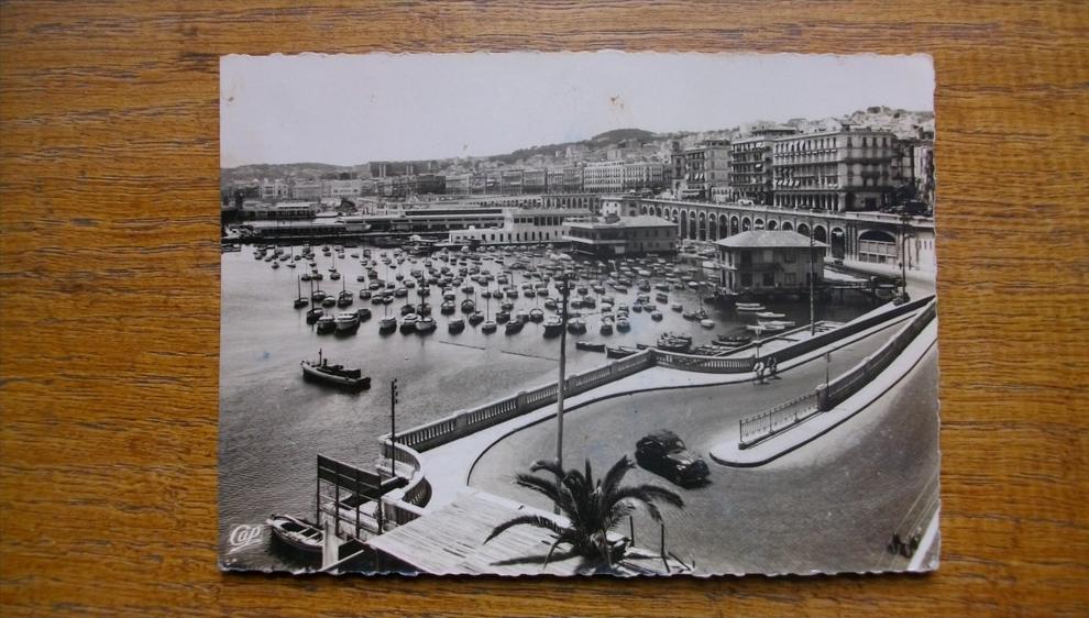 vue générale du port et la ville en 1952