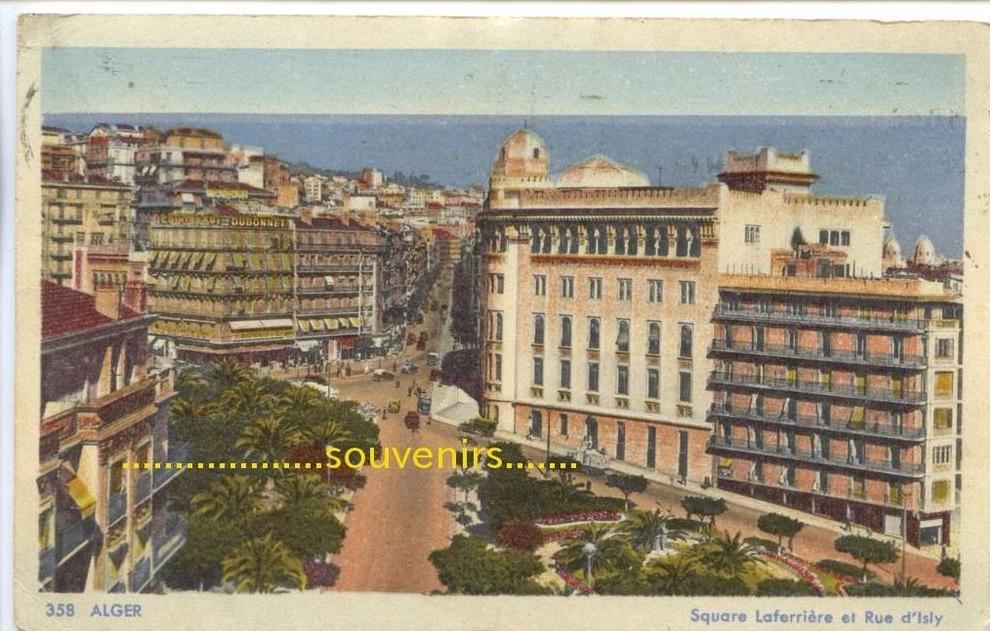 CPA   ALGERIE  ALGER   Square Laferrière et rue d' Isly ** prix fixe **